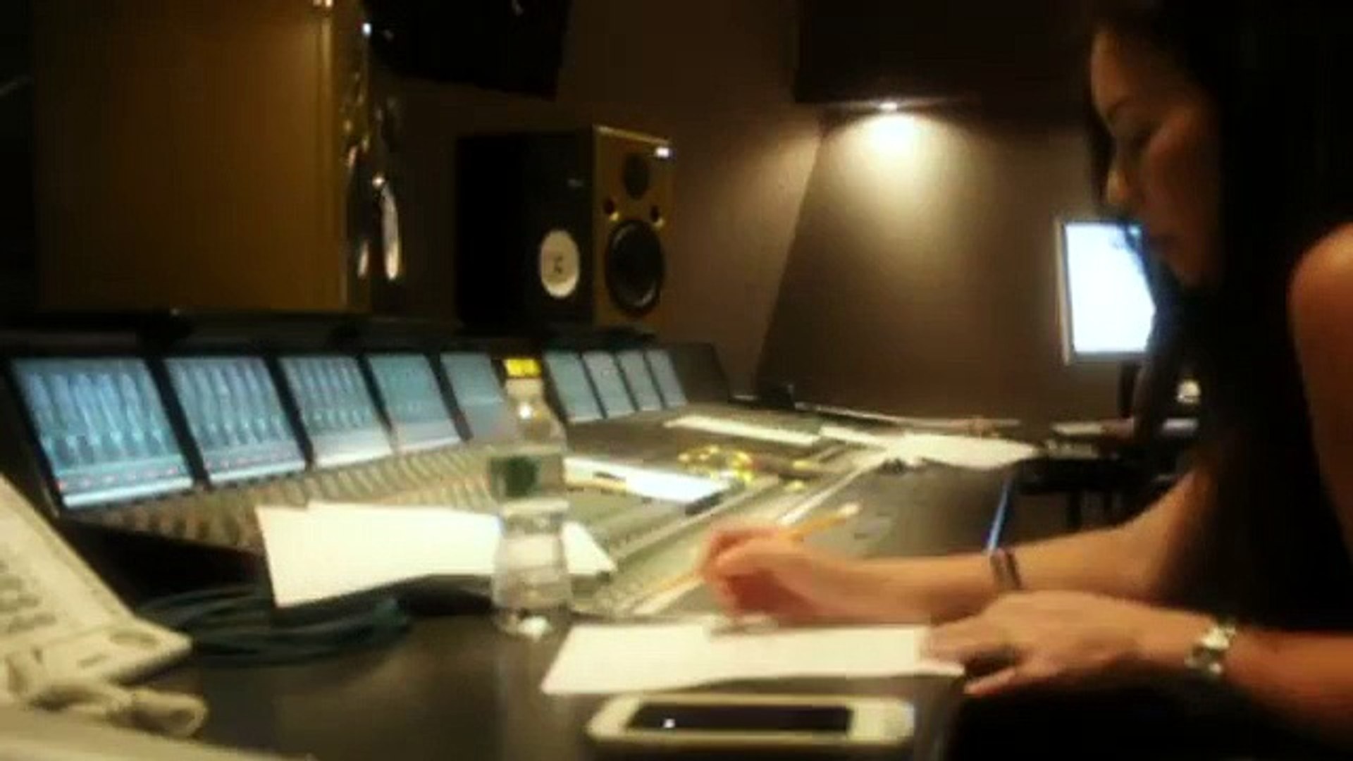 ⁣Jon Bon Jovi Sings Chinese Love Song for Valentine’s Day in China