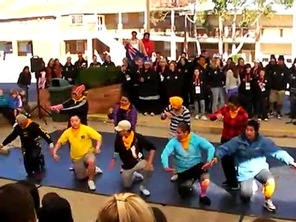 Kiwis' dance at holy spirit college