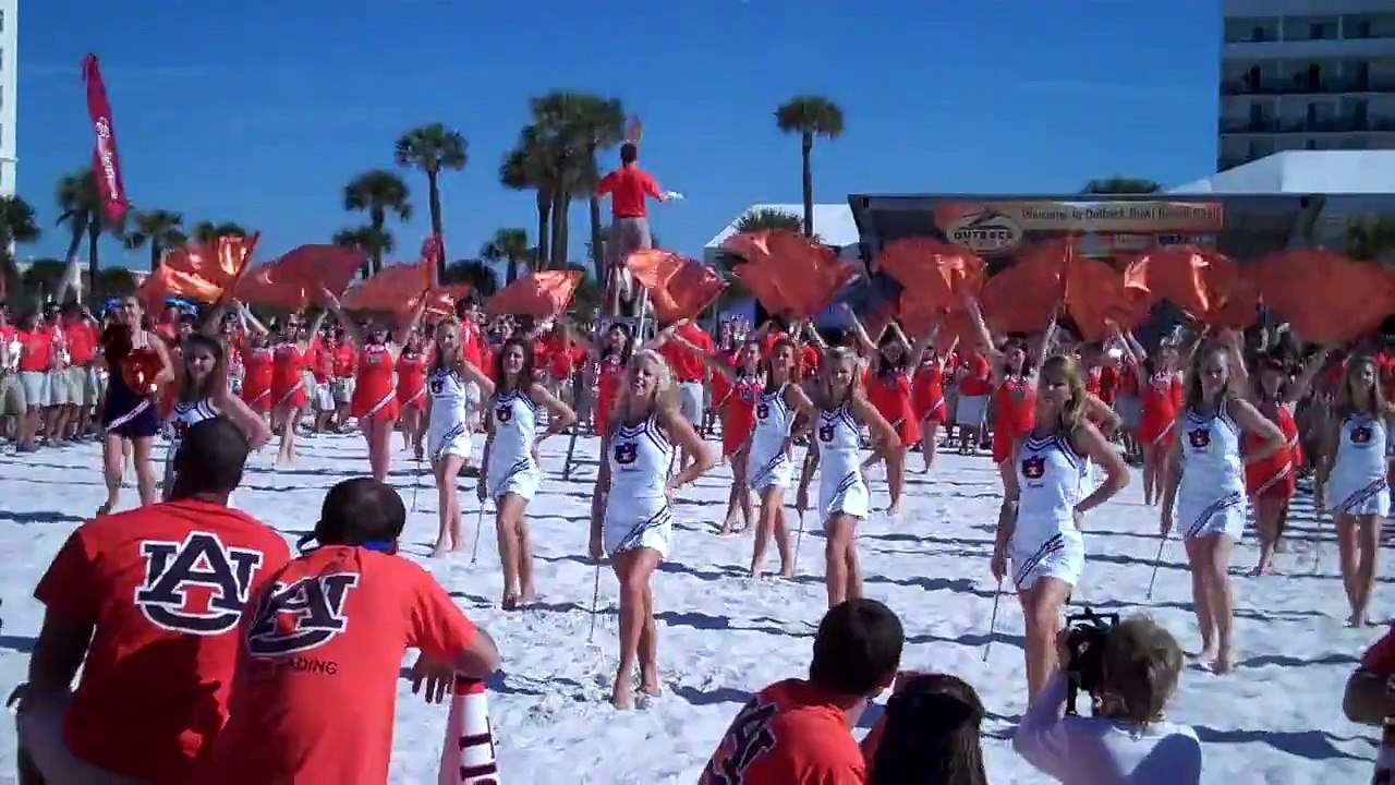 Aubie conducts the Auburn Band Outback Bowl Beach Day.MP4