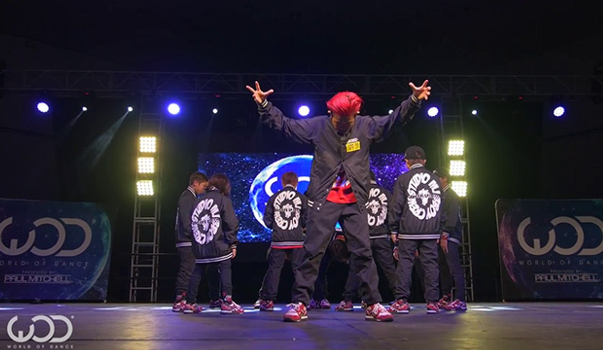 Des danseurs japonais parfaitement synchronisés