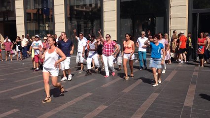 flasmob "salsa" square de gaulle