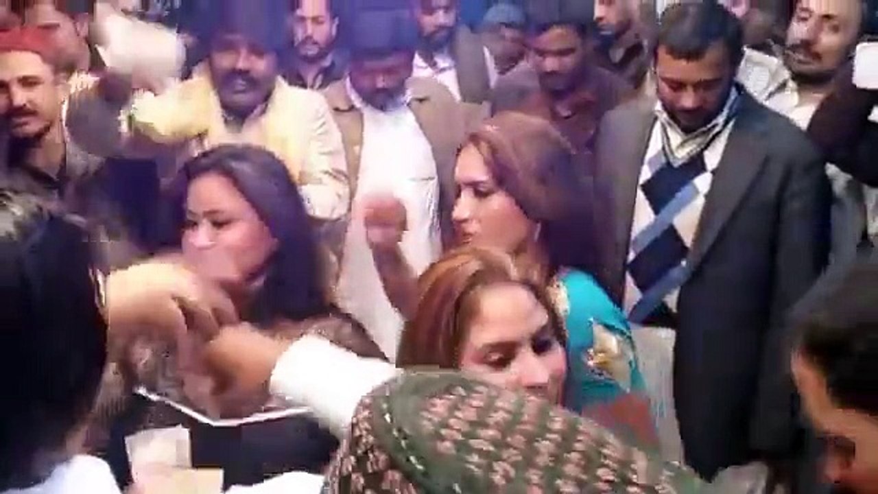 Mujra_In_VIP_Style_-_Mujra_Song (2015)