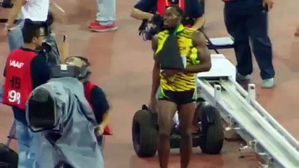 Usain Bolt chute à cause d’un cameraman !