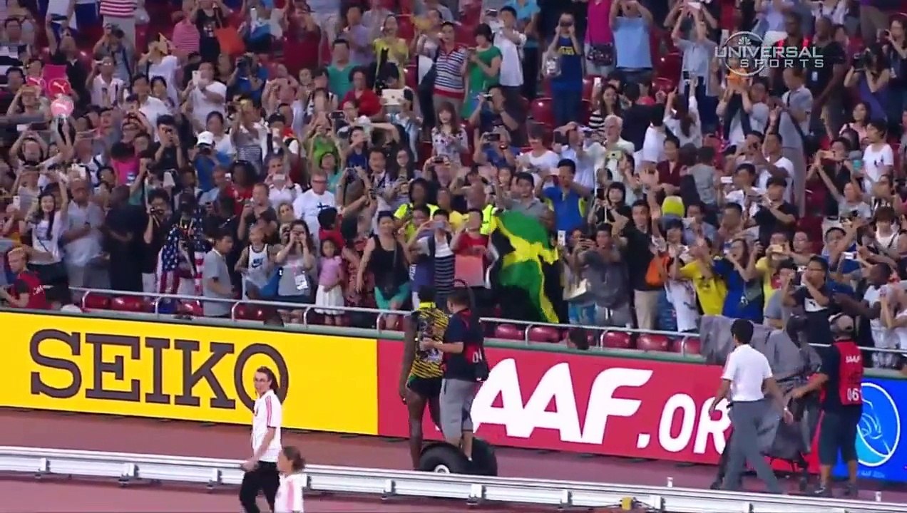 Usain Bolt hit by camera man