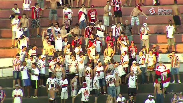 Vitor Hugo se antecipa ao zagueiro e faz o terceiro do Botafogo-SP