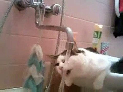 Зачем кран отодвинули )))