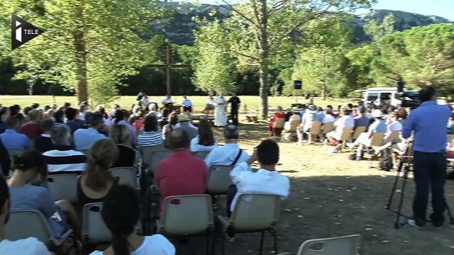 Opération séduction de l'Eglise pour Marion Maréchal Le Pen