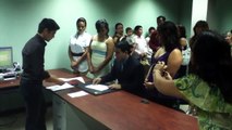 Ceremonia de casamiento de Jo y Jim en el Registro Civil de Guayaquil