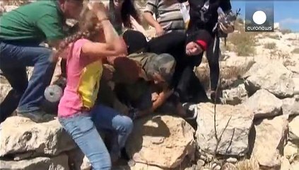 مادر فلسطینی با ضرب و شتم سرباز اسرائیلی، کودکش را نجات داد