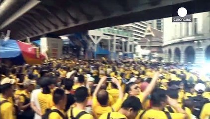 الماليزيون يطالبون بإستقالة رئيس الوزراء