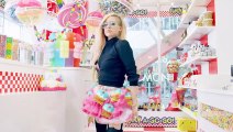 Avril Lavigne - Hello Kitty