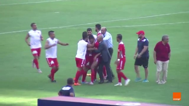 شاهد ردة فعل بغداد بونجاح إثر تلقيه الورقة الحمراء