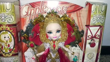 Review of Royally Ever After Apple White [EVER AFTER HIGH]