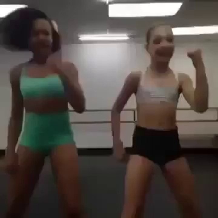 Maddie Ziegler and Nia   Doing vine