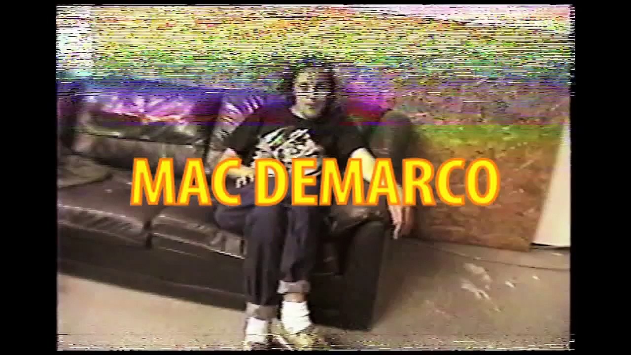 Mac DeMarco live in a bath haus