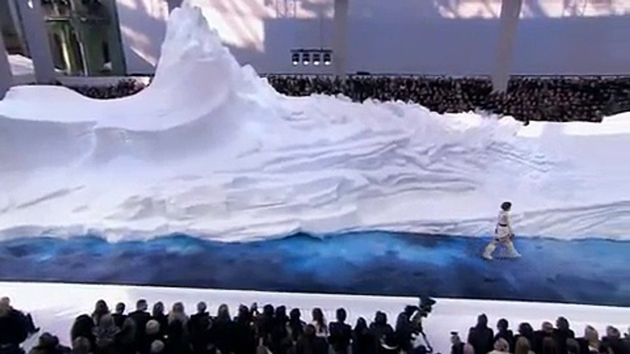 Chanel Fall Winter 2010/2011 Womenswear Full Fashion Show Part 1