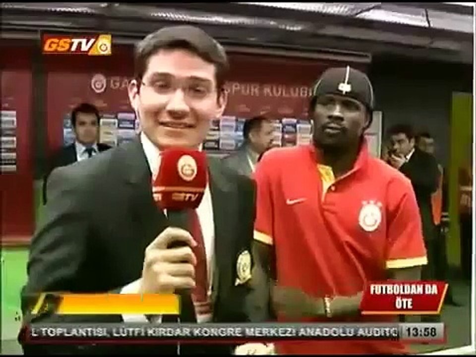 Eboue GSTV Spikerini Canlı Yayında Zor Anlar Yaşattı
