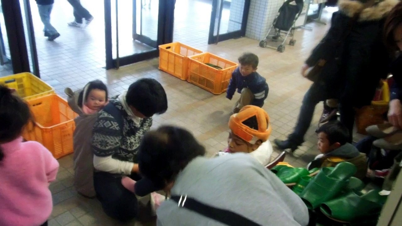 Shuffling Slapping Feet in Japan!
