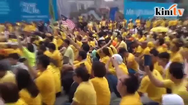 12.45pm - Jumlah peserta makin ramai, hampiri 30,000