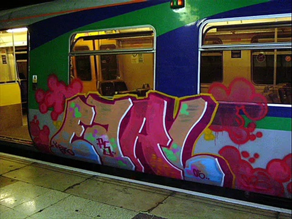 Graffiti Bombing/illegals - Passenger Trains - London Runners - 2007-2010 - UK