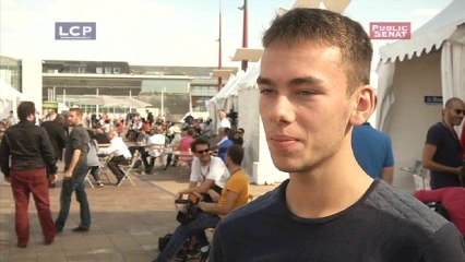 Un militant : "A l'arrivée de Manuel Valls, une minorité des jeunes socialistes l'a hué"