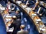 Briga no Senado Depultados e  senadores descutem no plenario brigão
