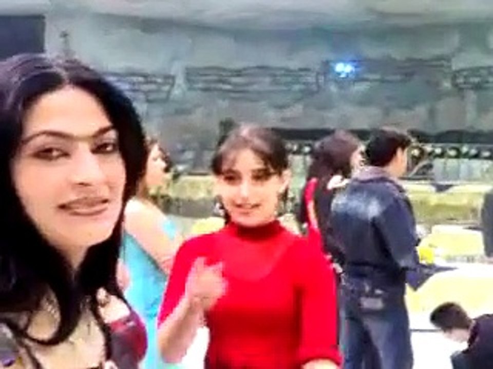 یہ لڑکی خوبصورت تو ہے لیکن اس کی خوبصورتی کا کوئی فائدہ نہیں(1)