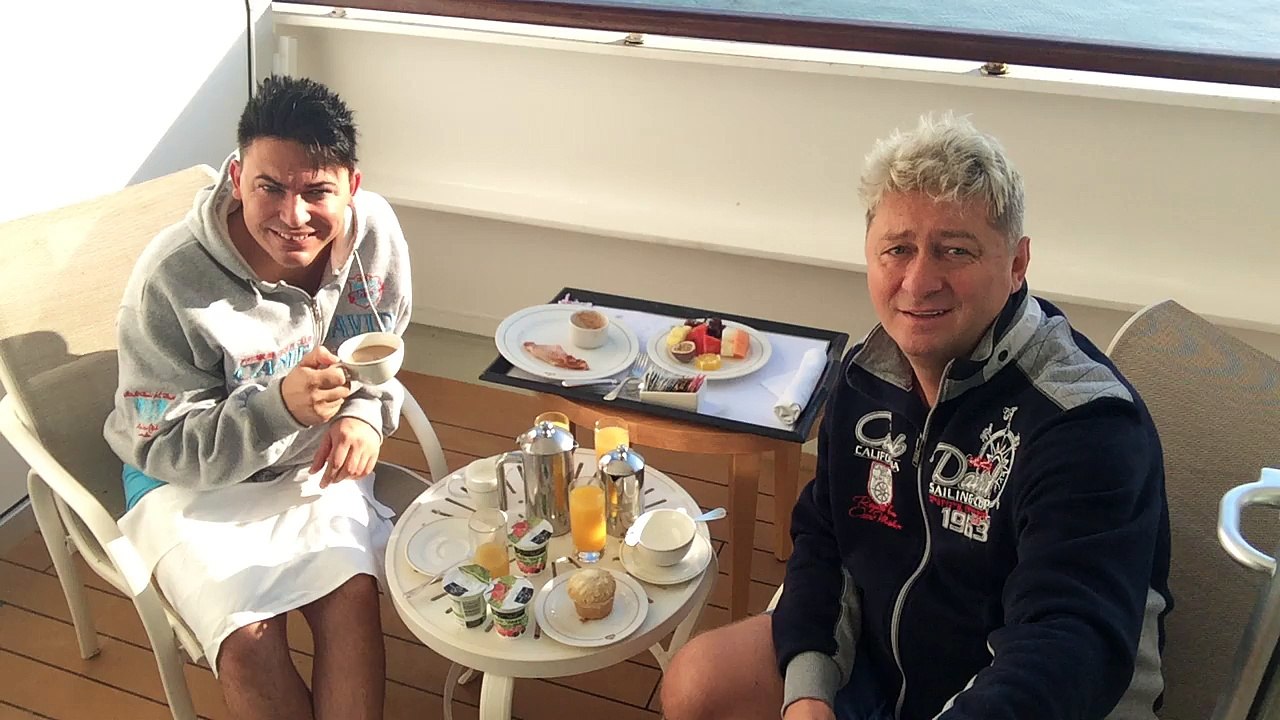 Queen Elizabeth Kreuzfahrt Frühstück auf dem Balkon Schnupperkreuzfahrt Kiel - Zeebrügge - Brügge - Southamton