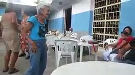 Old woman Dancing in Baby Doll Mai sone Di