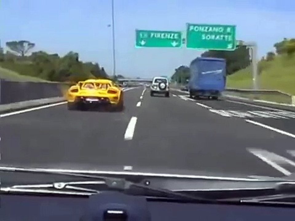 Porsche Carrera GT Mercedes ML 63 VS X5 M VS CAYENNE , FERRARI/ LAMBO, in awesome streetrace!