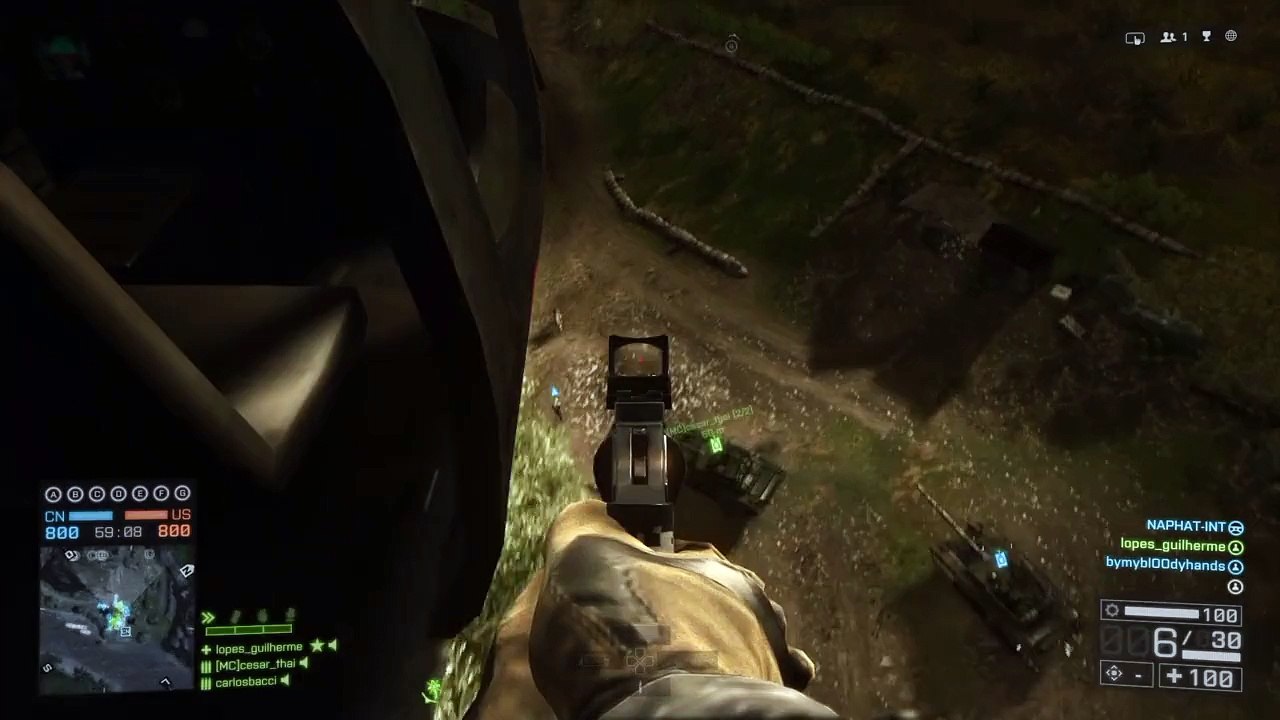 Helicoptero içando tanque