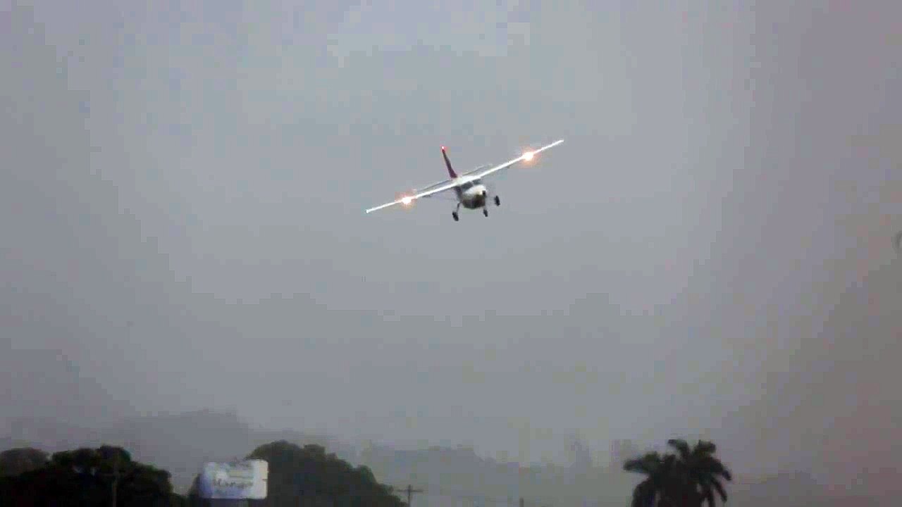 Cessna 208 Caravan rainy landing