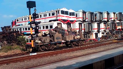 Penampakan Kuburan Gerbong Kereta di Stasiun Purwakarta