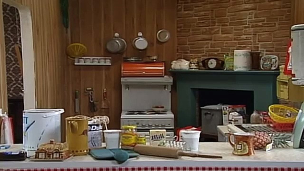 Mr Bean Making a hatch