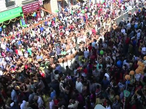 Chars et offrandes à la spectaculaire fête hindoue de Ganesh à Paris