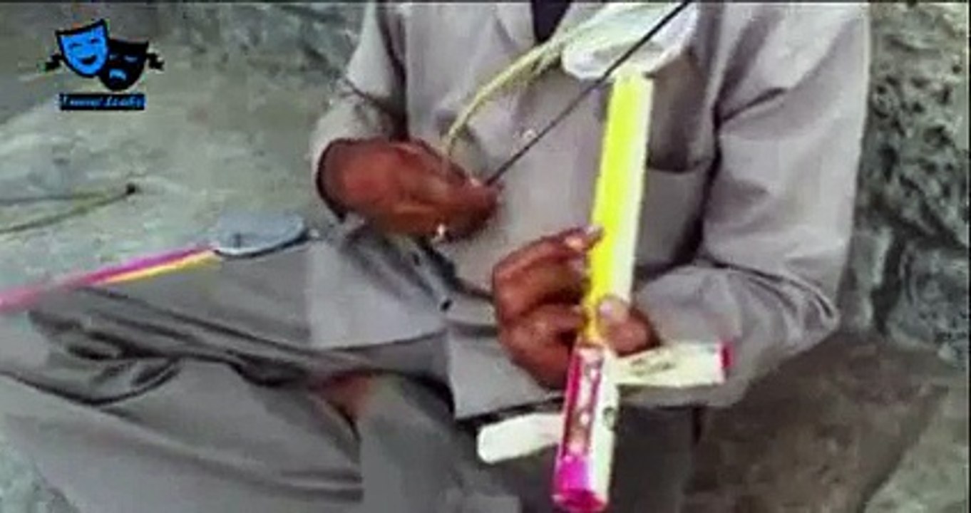 Pashto funny clips - Mast booda Playing Guitar very funny hand made guitar