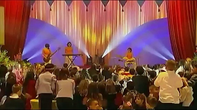 Alizée Gourmandises Live 2001 12 2 Les petits anges de Noël Children's Show France 2