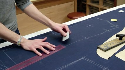 Cutting a bespoke suit part1/ Coupe d'un costume sur mesure 1ere partie