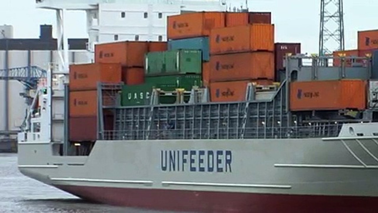 Containerschiff MS "Bianca Rambow"  in Hamburg