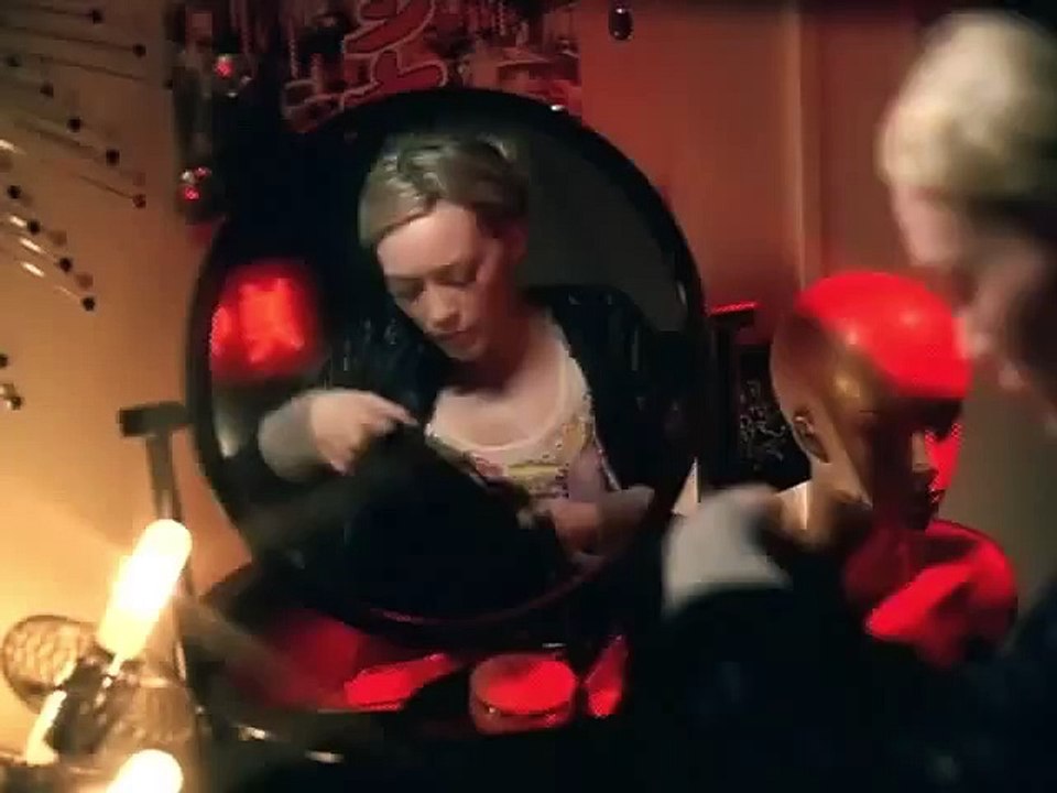 Hilary Duff - Wake Up