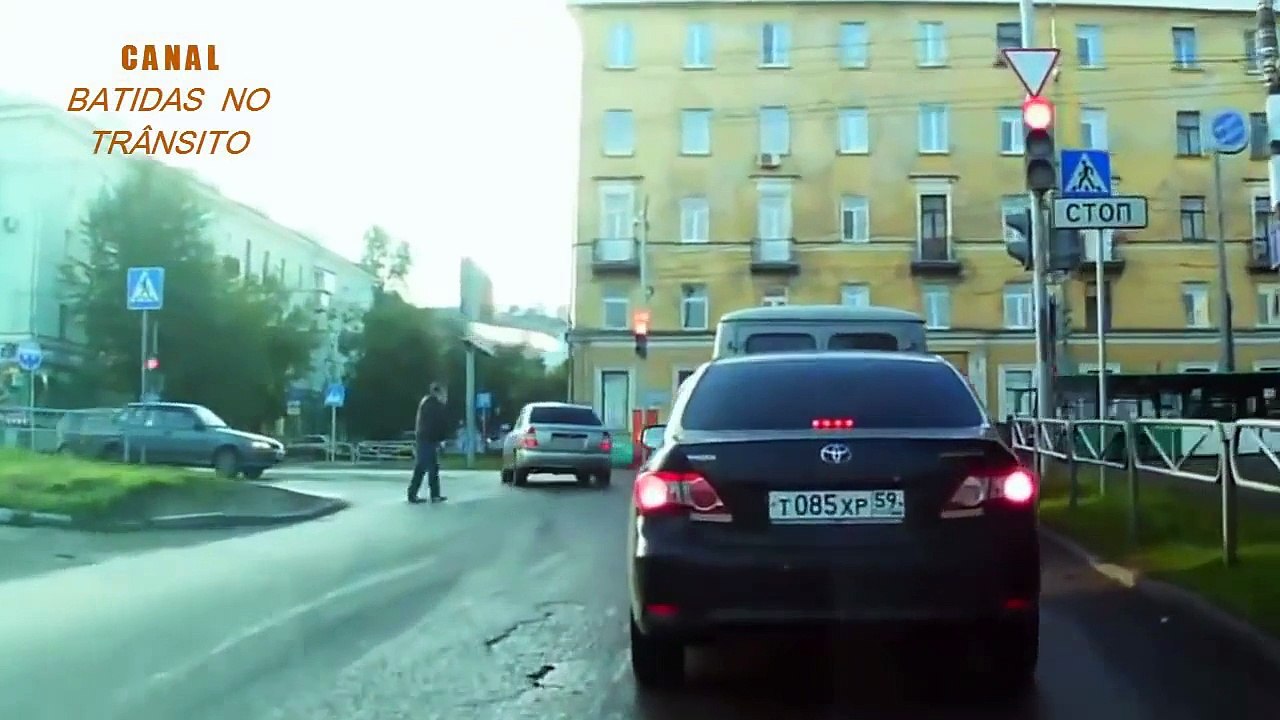 Acidentes com Carros no Trânsito