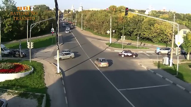 Acidentes Incríveis de Carros - Part 7