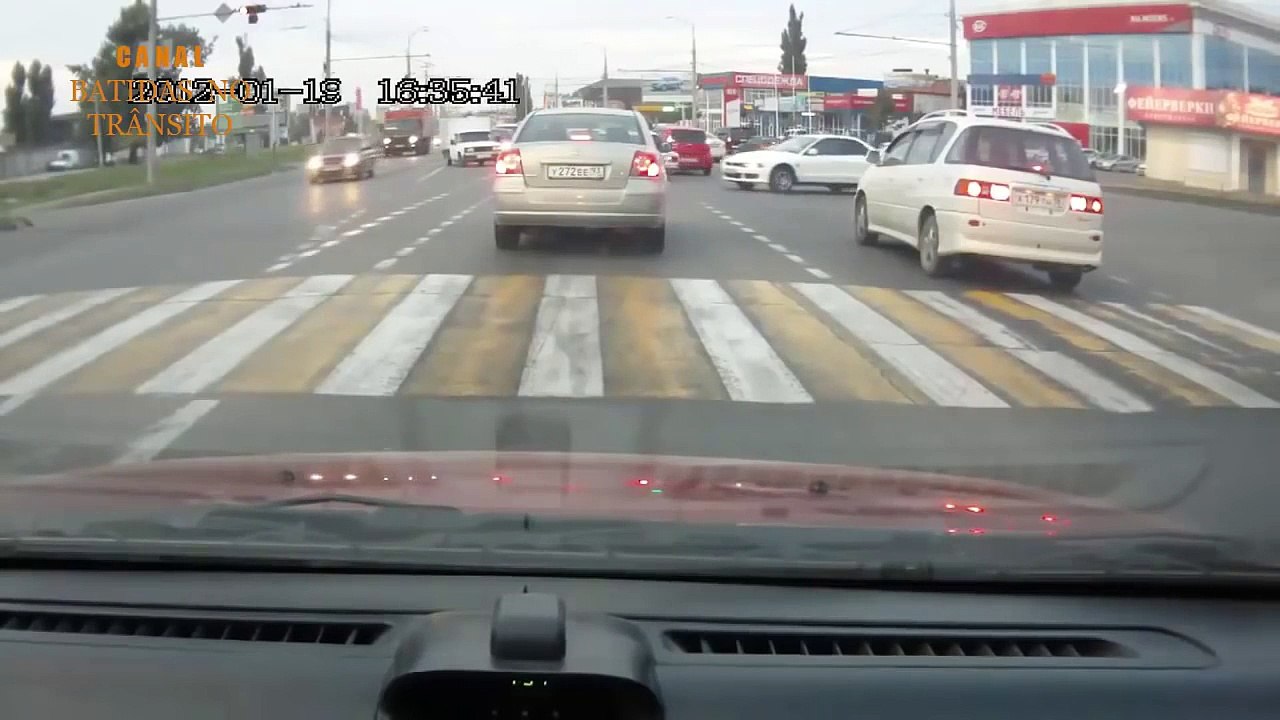 Acidentes Incríveis de Carros Part 8