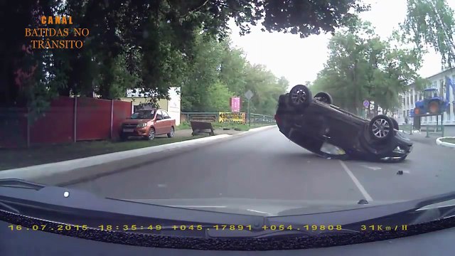 Acidentes Incríveis de Carros Part 9