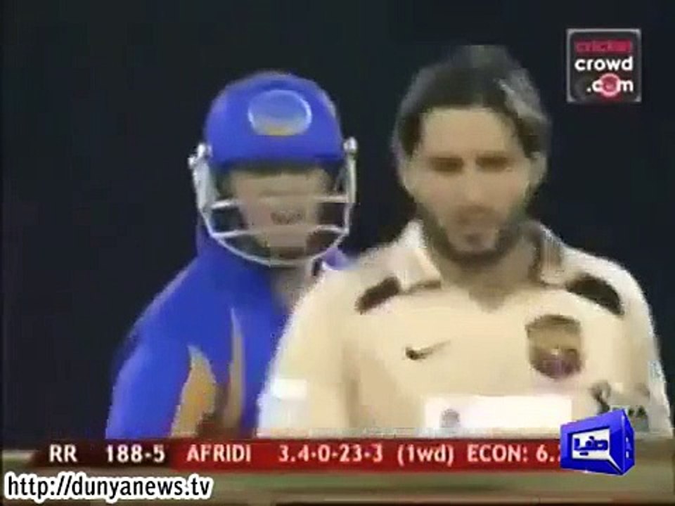 Shahid Afridi, Shane Warne exchange hot words.