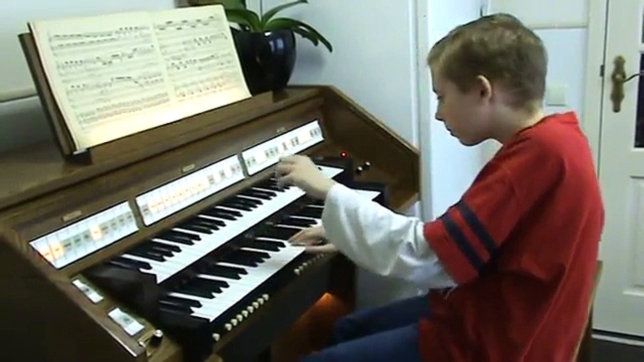 Bach Toccata and Fugue (my best version on my home organ)