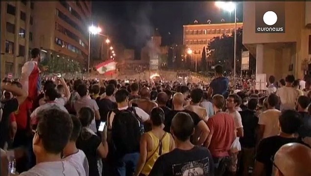 مظاهرات في لبنان للمطالبة بإيجاد حل جذري لأزمة تراكم النفايات منذ أسابيع