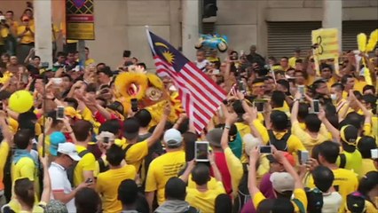 متظاهرون يطالبون باستقالة الحكومة الماليزية