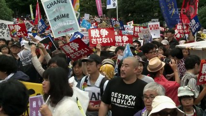 Japoneses protestam contra nova legislação militar