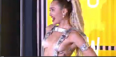 Miley Cyrus VMAs Red Carpet 2015